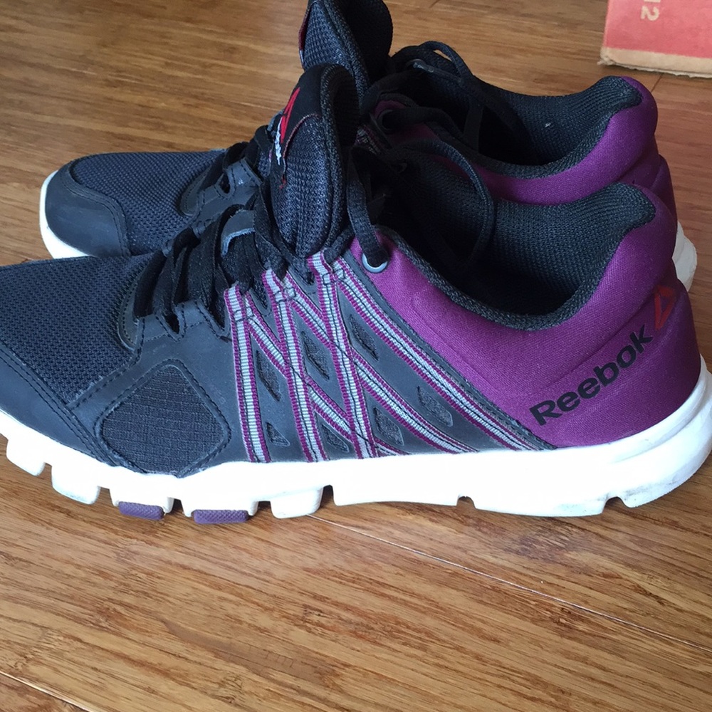 Reebok Tennis Shoe sz 8